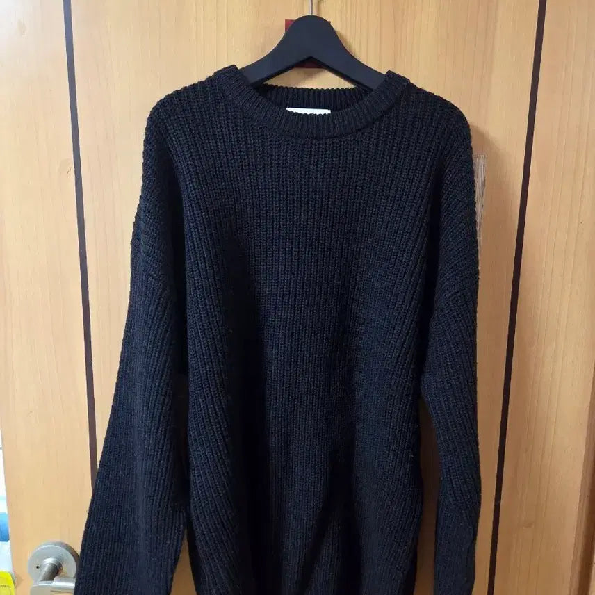[BUNJANG] Black Round Neck Knit Long Sleeve / 블랙 라운드넥 니트 긴팔