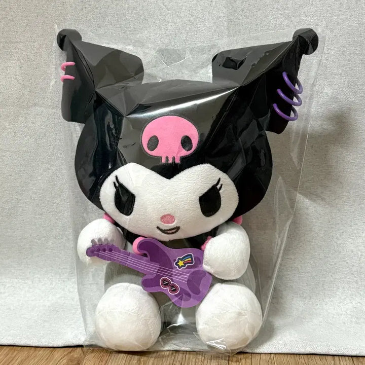 [BUNJANG] Sanrio Kuromi Rockstar Guitarist Medium Plush 25cm Authentic / 산리오 쿠로미 락스타 기타리스트 중형 인형 25cm 정품
