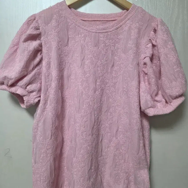 [BUNJANG] Pink Punching Short Sleeve Blouse / 핑크 펀칭 반팔 블라우스 퍼프소매
