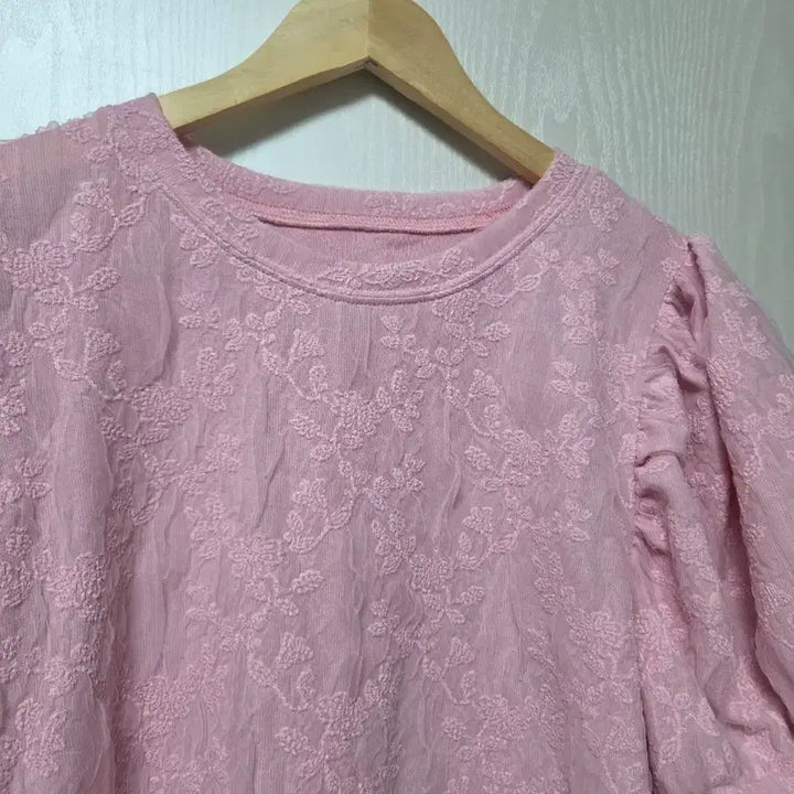 [BUNJANG] Pink Punching Short Sleeve Blouse / 핑크 펀칭 반팔 블라우스 퍼프소매