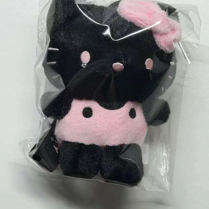[BUNJANG] WakeMake x Hello Kitty Collaboration Doll Keychain Black &amp; Pink / [미개봉] 웨이크메이크 헬로키티 인형 키링 블랙핑크