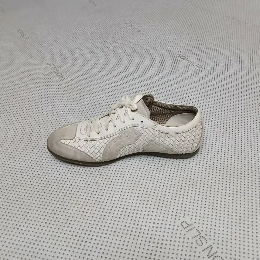 [BUNJANG] Salvatore Ferragamo Ivory Sneakers / 페라가모 스니커즈 아이보리