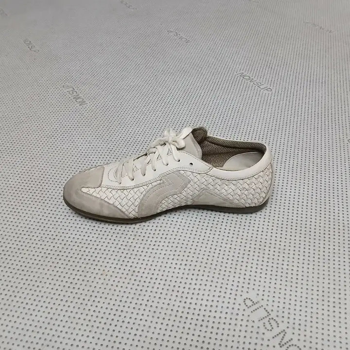 [BUNJANG] Salvatore Ferragamo Ivory Sneakers / 페라가모 스니커즈 아이보리