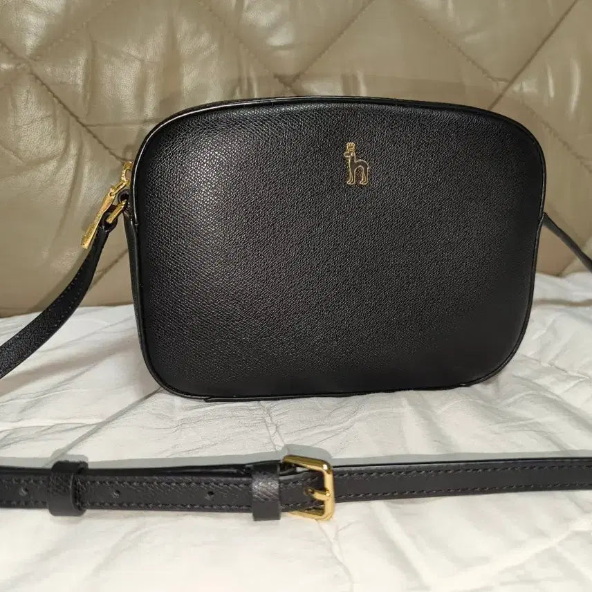 [BUNJANG] Hazzys Black Leather Cubic Puppy Camera Bag Crossbody / 해지스 hazzys 블랙 가죽 큐빅 퍼피 카메라백 크로스백