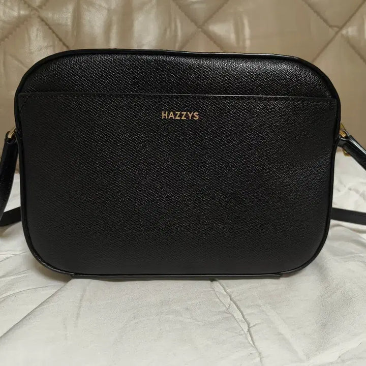 [BUNJANG] Hazzys Black Leather Cubic Puppy Camera Bag Crossbody / 해지스 hazzys 블랙 가죽 큐빅 퍼피 카메라백 크로스백
