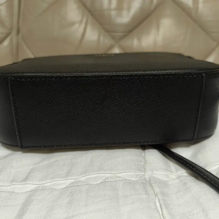 [BUNJANG] Hazzys Black Leather Cubic Puppy Camera Bag Crossbody / 해지스 hazzys 블랙 가죽 큐빅 퍼피 카메라백 크로스백