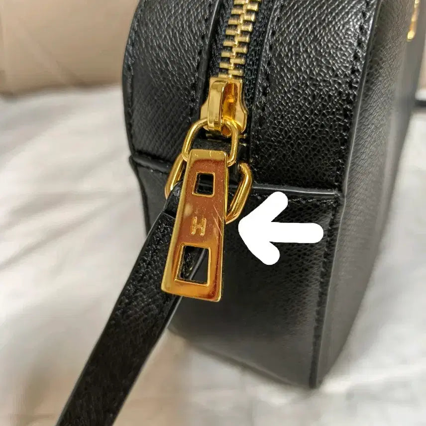 [BUNJANG] Hazzys Black Leather Cubic Puppy Camera Bag Crossbody / 해지스 hazzys 블랙 가죽 큐빅 퍼피 카메라백 크로스백