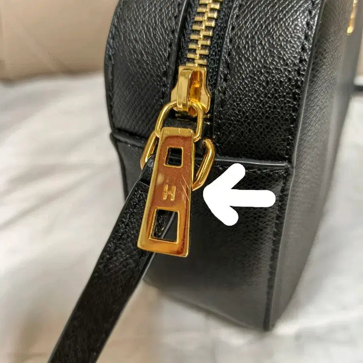 [BUNJANG] Hazzys Black Leather Cubic Puppy Camera Bag Crossbody / 해지스 hazzys 블랙 가죽 큐빅 퍼피 카메라백 크로스백