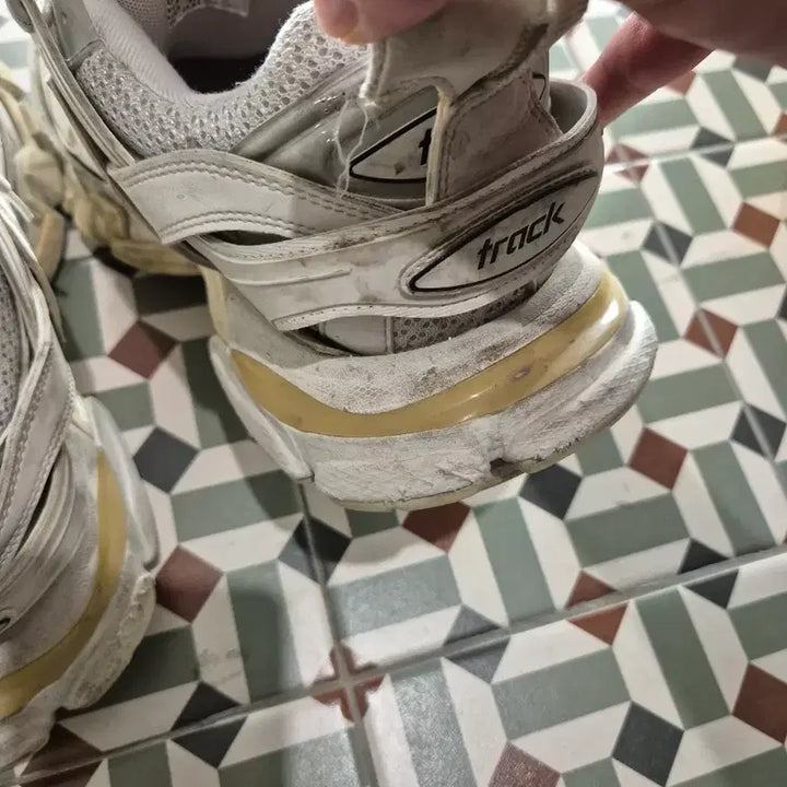 [BUNJANG] Balenciaga Track.1 White Sneakers (US 10) / 발렌시아가 트랙1 270(43) 화이트