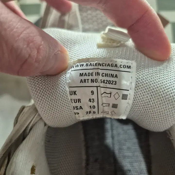 [BUNJANG] Balenciaga Track.1 White Sneakers (US 10) / 발렌시아가 트랙1 270(43) 화이트