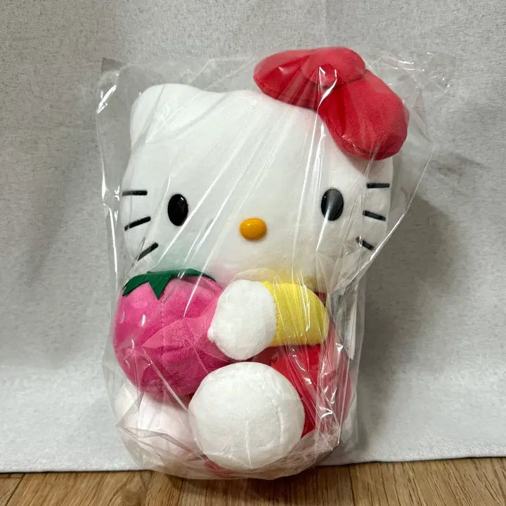 [BUNJANG] Sanrio Hello Kitty Strawberry Plush 25cm / 산리오 헬로키티 과일 봉제인형 딸기 25cm 정품