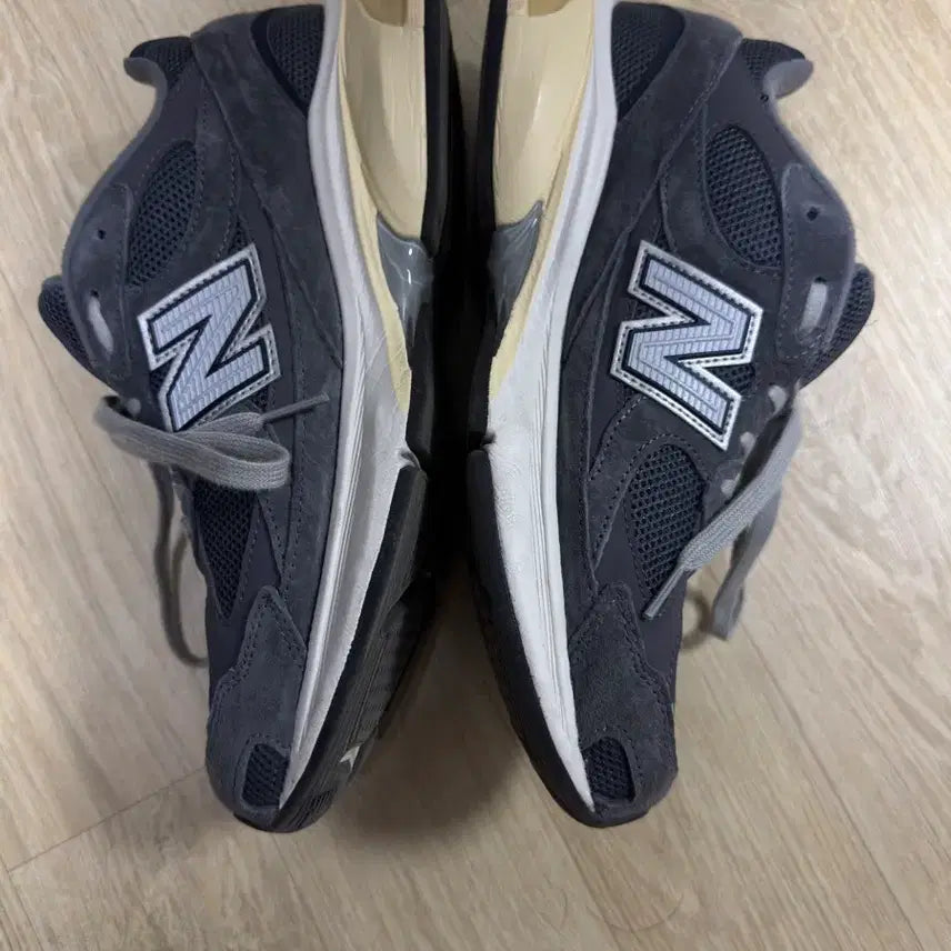 [BUNJANG] New Balance Absorb 2010 Dark Grey (270) / 뉴발란스 앱졸브 2010 다크크레이(270)