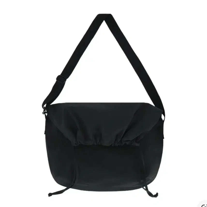 [BUNJANG] Uniqlo U Drawstring Shoulder Bag / 유니클로 U 드로우스트링 숄더백 블랙