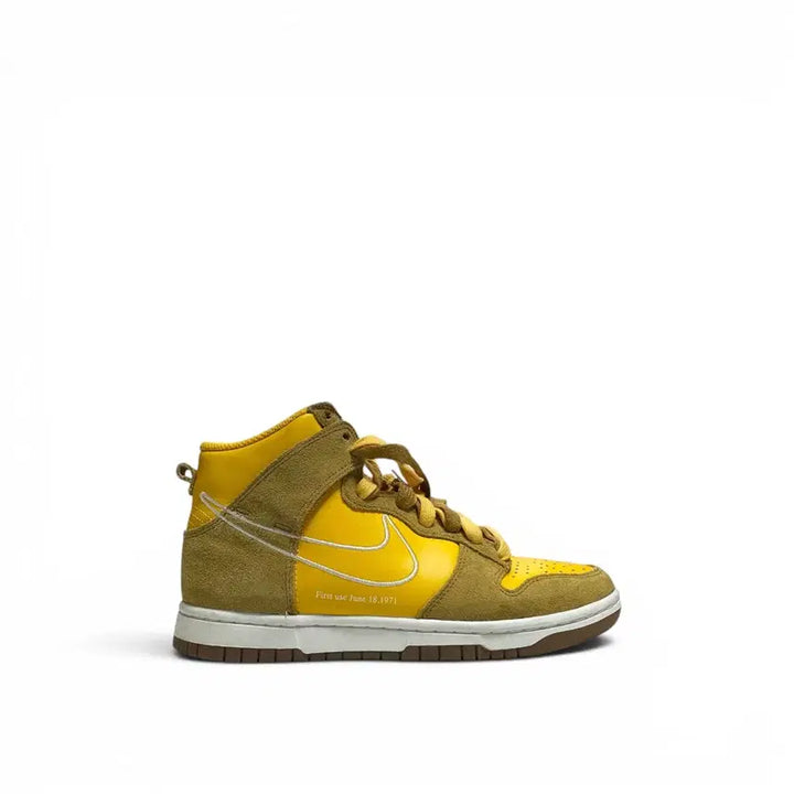 [BUNJANG] Nike Dunk SE First Use Sneakers (235) / 나이키 덩크 SE 퍼스트 유즈 235
