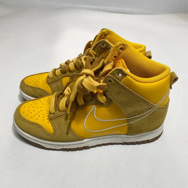 [BUNJANG] Nike Dunk SE First Use Sneakers (235) / 나이키 덩크 SE 퍼스트 유즈 235