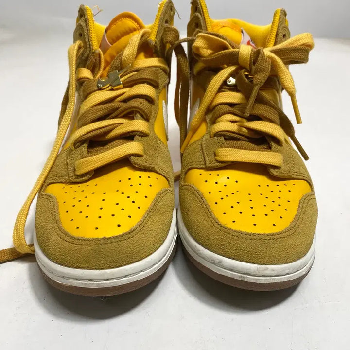 [BUNJANG] Nike Dunk SE First Use Sneakers (235) / 나이키 덩크 SE 퍼스트 유즈 235