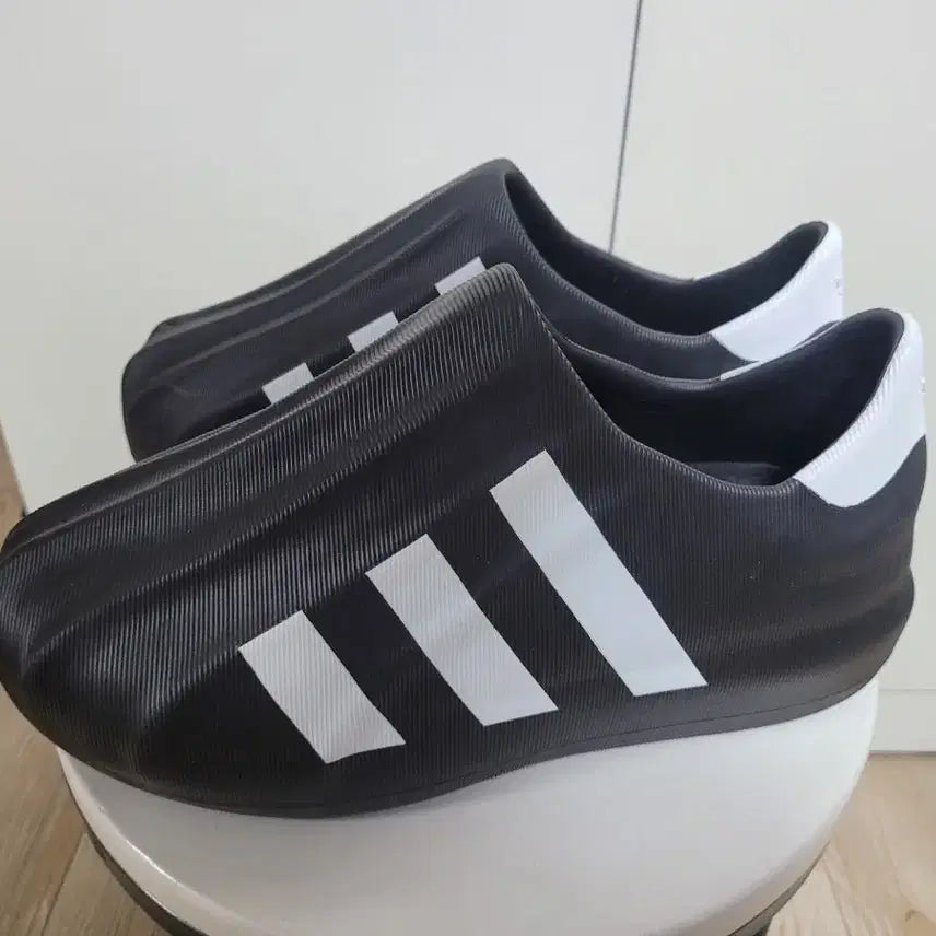 [SOLD OUT] 아디다스 아딜렛 클로그 블랙 슬리퍼 260mm. 상태A급 정리맨