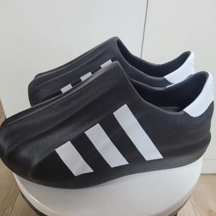 [SOLD OUT] 아디다스 아딜렛 클로그 블랙 슬리퍼 260mm. 상태A급 정리맨