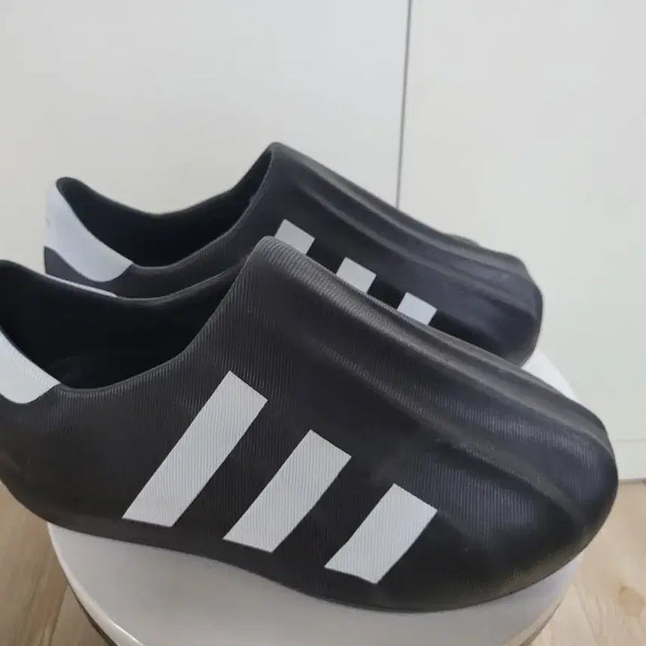 [SOLD OUT] 아디다스 아딜렛 클로그 블랙 슬리퍼 260mm. 상태A급 정리맨