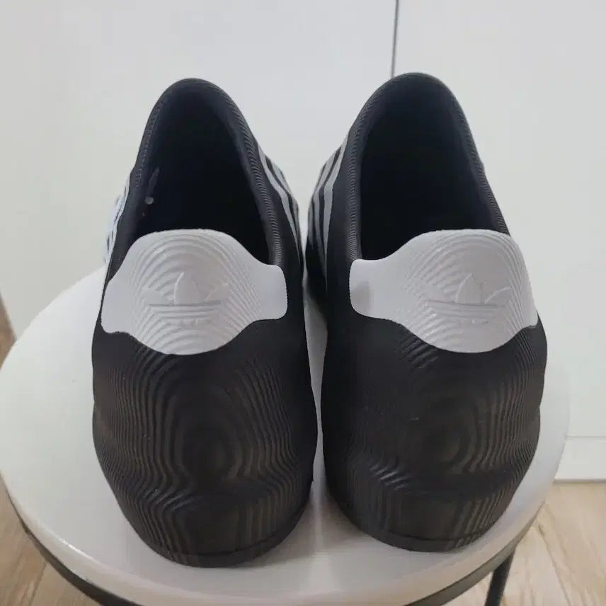 [SOLD OUT] 아디다스 아딜렛 클로그 블랙 슬리퍼 260mm. 상태A급 정리맨