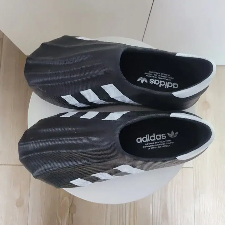 [SOLD OUT] 아디다스 아딜렛 클로그 블랙 슬리퍼 260mm. 상태A급 정리맨