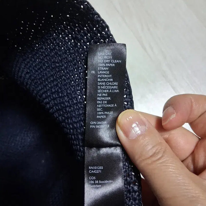 [SOLD OUT] cos 네이비라피아 햇 벙거지 모자