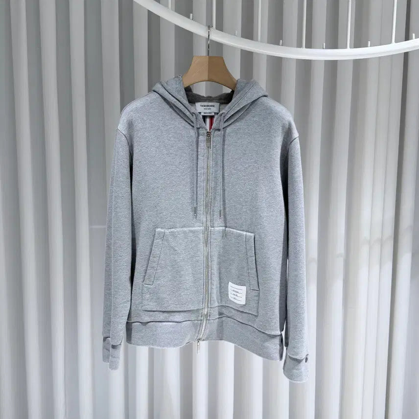 [SOLD OUT] (A+/3) / 톰브라운 클래식 루프백 센터 백 스트라이프 집업 후드집업
