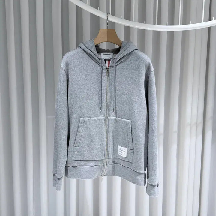 [SOLD OUT] (A+/3) / 톰브라운 클래식 루프백 센터 백 스트라이프 집업 후드집업