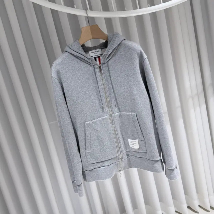 [SOLD OUT] (A+/3) / 톰브라운 클래식 루프백 센터 백 스트라이프 집업 후드집업