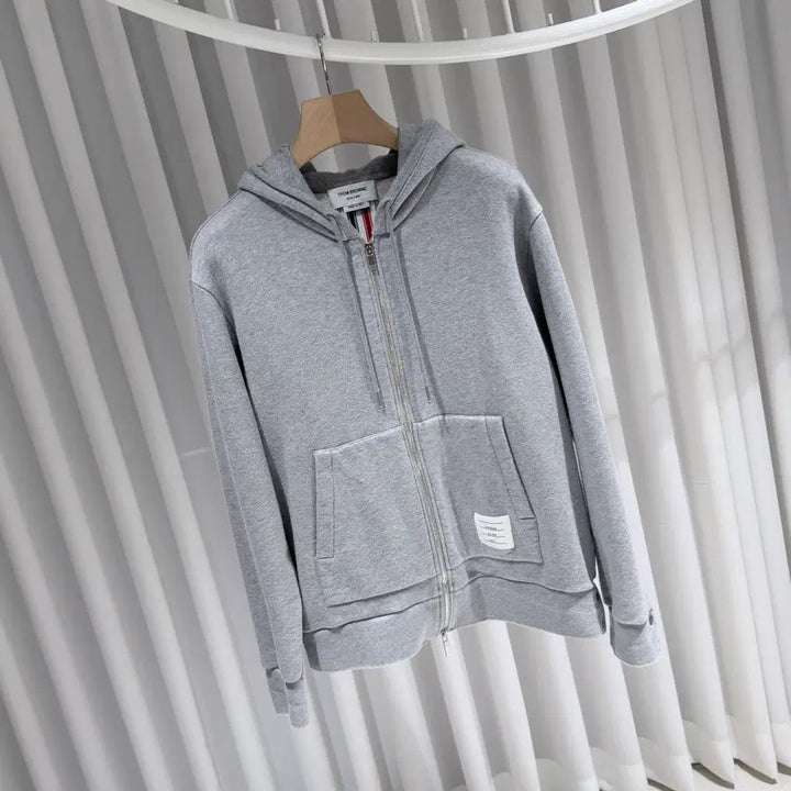 [SOLD OUT] (A+/3) / 톰브라운 클래식 루프백 센터 백 스트라이프 집업 후드집업