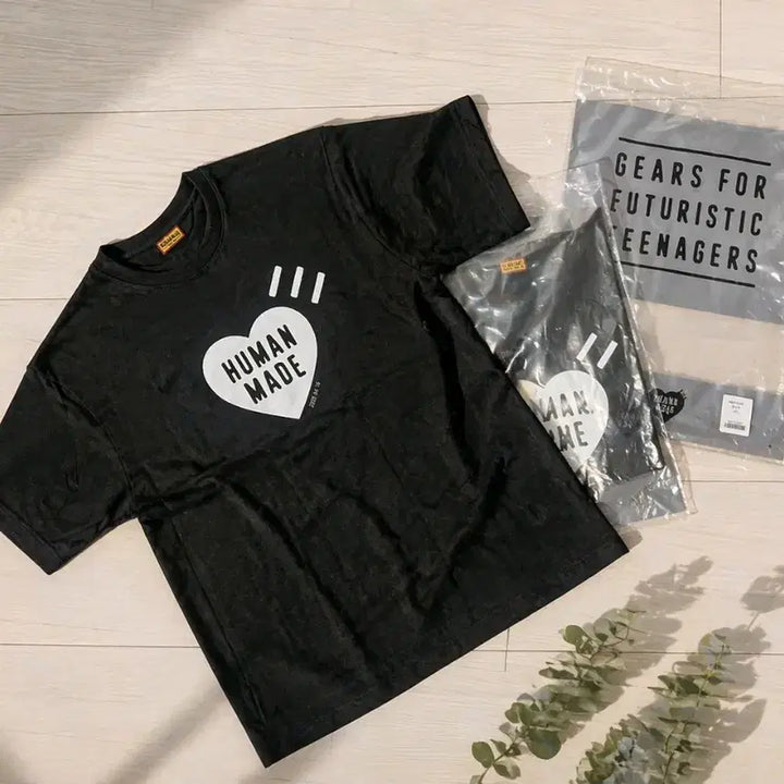 [BUNJANG] Human Made Heart Logo T-shirt - Black / 휴먼메이드 하트 반팔 티셔츠 블랙. L~3xl