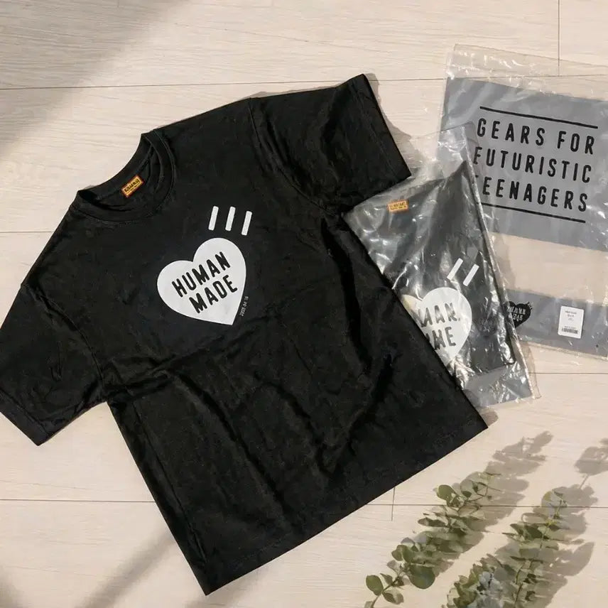 [BUNJANG] Human Made Heart Logo T-shirt - Black / 휴먼메이드 하트 반팔 티셔츠 블랙. L~3xl