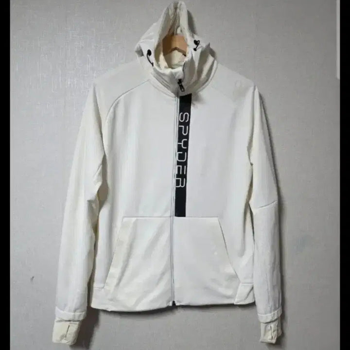 [SOLD OUT] 스파이더 화이트 후드집업 사이즈 100입니다. 세탁 및 다림질 완료되어