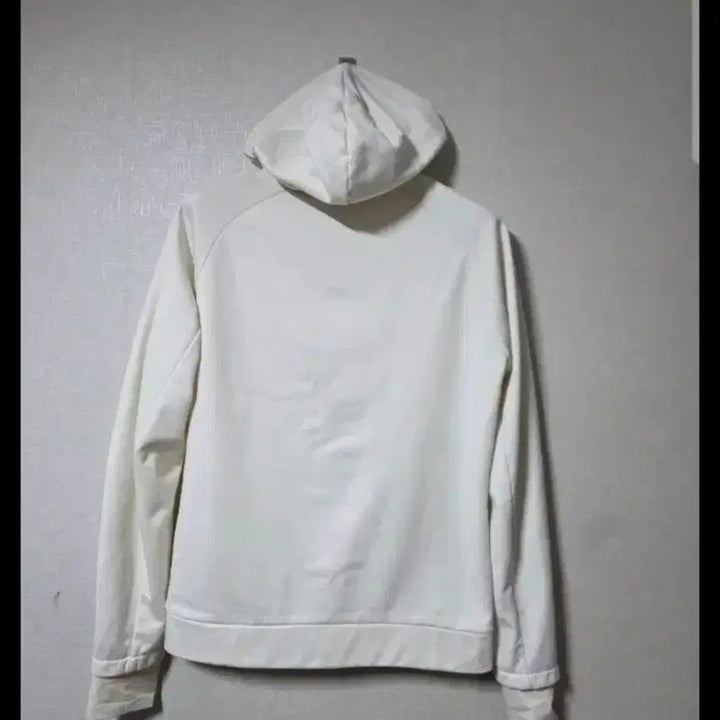 [SOLD OUT] 스파이더 화이트 후드집업 사이즈 100입니다. 세탁 및 다림질 완료되어
