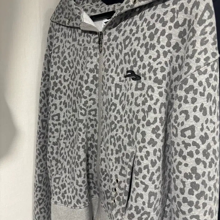 [BUNJANG] Juyeong X TANSAN Leopard Gray Hoodie / 탄산마그네슘 주영X탄산 후드집업 (레오파드 그레이)