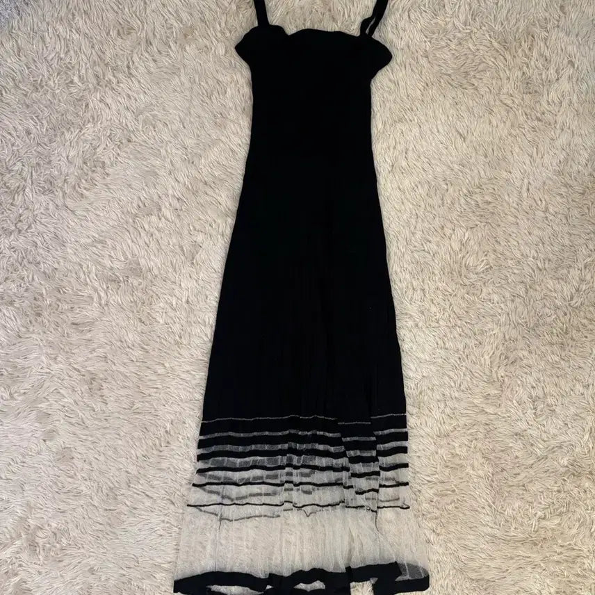 [BUNJANG] Black Long Knit Dress with Sheer Layered Hem / 블랙 롱 니트 원피스 시스루 레이어드 그라데이션