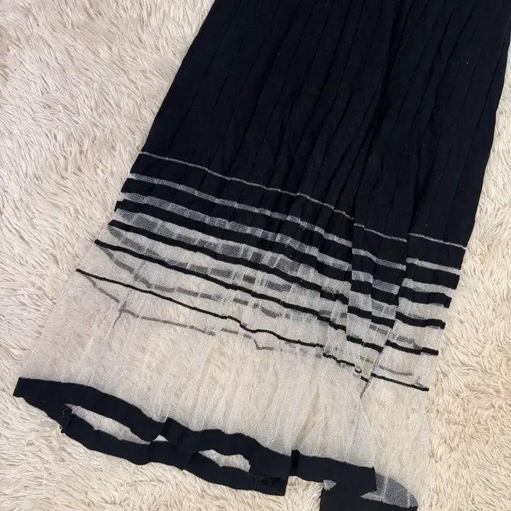 [BUNJANG] Black Long Knit Dress with Sheer Layered Hem / 블랙 롱 니트 원피스 시스루 레이어드 그라데이션