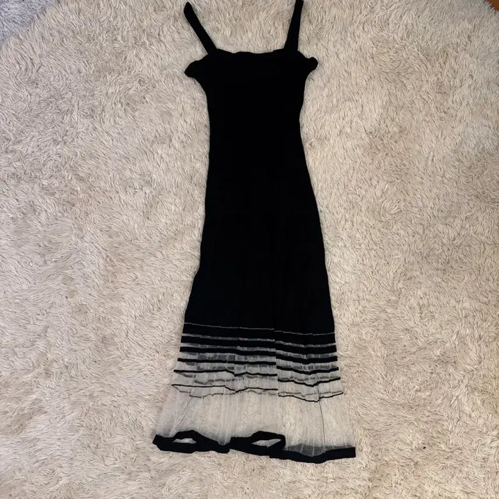 [BUNJANG] Black Long Knit Dress with Sheer Layered Hem / 블랙 롱 니트 원피스 시스루 레이어드 그라데이션