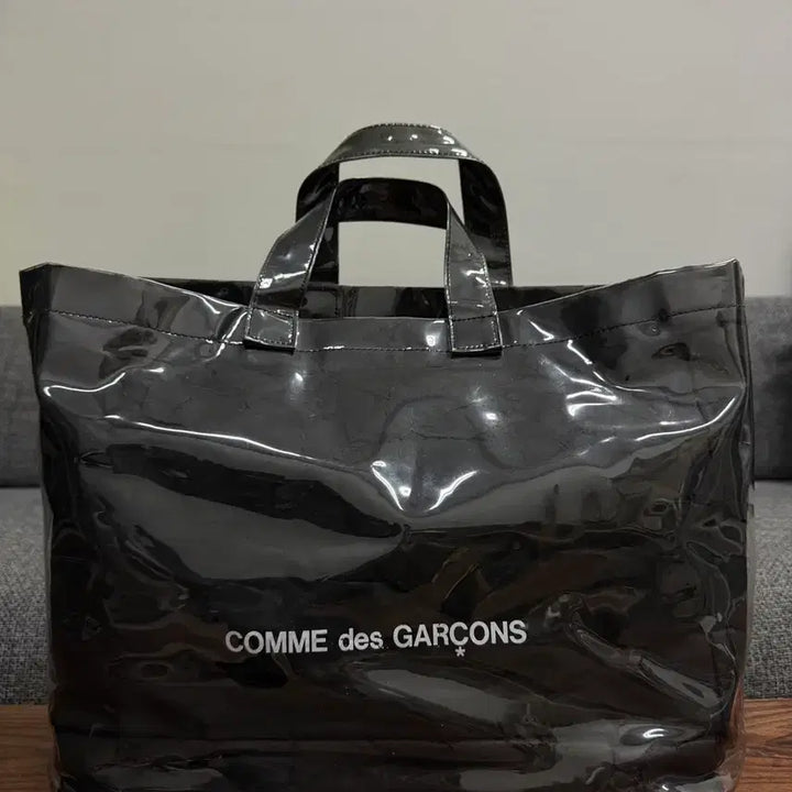 [SOLD OUT] 꼼데가르송 블랙 PVC 쇼핑백 토트백