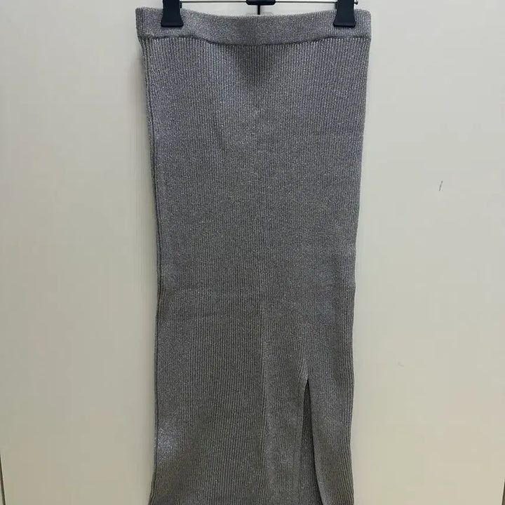[SOLD OUT] 자라 메탈릭 실버 니트 미디 스커트 S