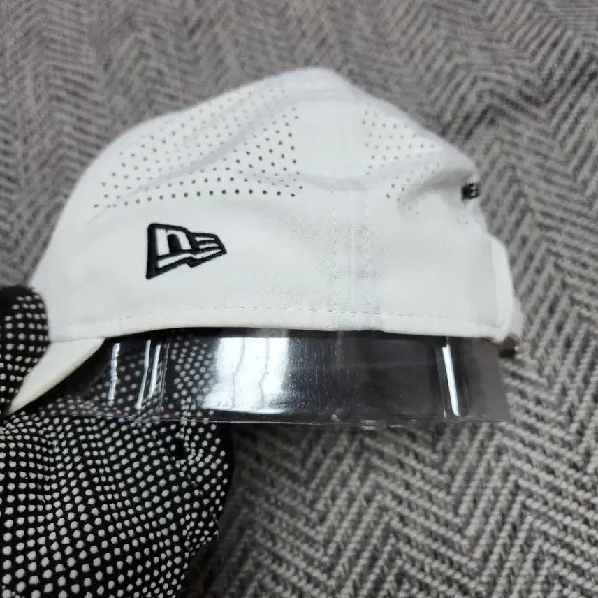 [BUNJANG] New Era 9FORTY NG Logo White Cap / 뉴에라 9FORTY 볼캡 화이트 NG로고 프리