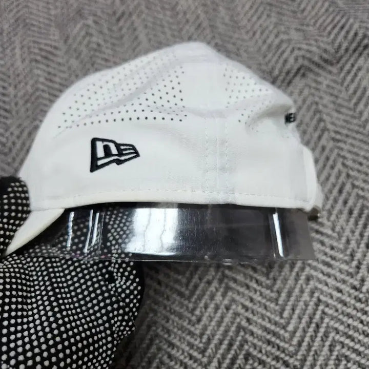 [BUNJANG] New Era 9FORTY NG Logo White Cap / 뉴에라 9FORTY 볼캡 화이트 NG로고 프리