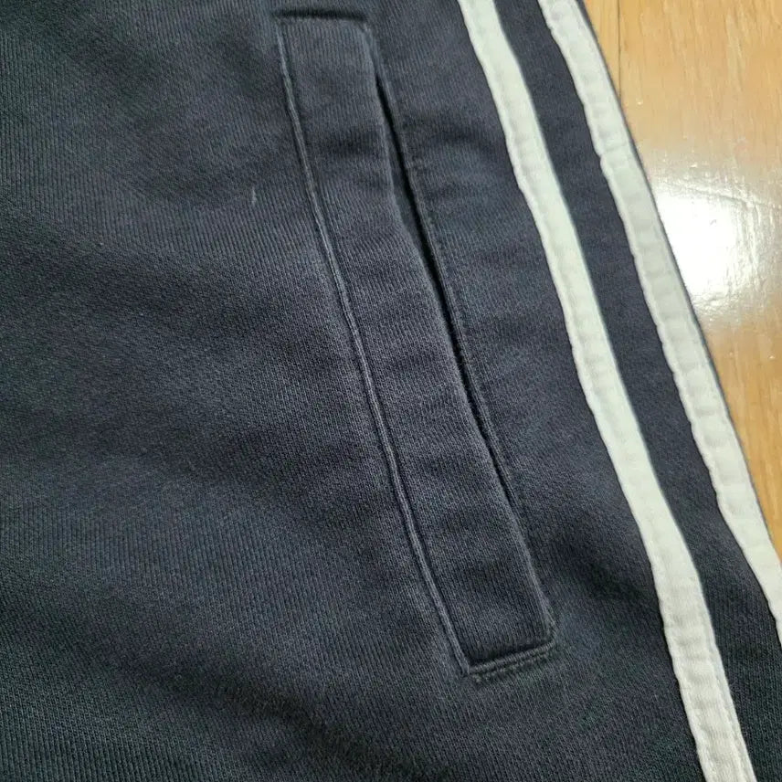 [SOLD OUT] 아디다스 삼선 트레이닝 반바지 블랙 90