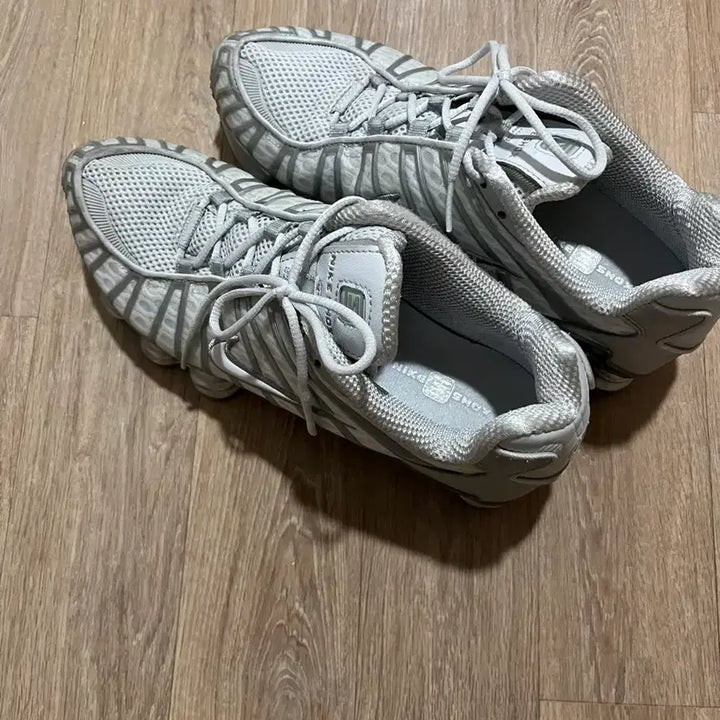 [BUNJANG] Nike Shox TL Pure Platinum &amp; Metallic Silver Sneakers / 나이키 샥스tl 퓨어 플래티넘 앤 메탈릭 실버 265
