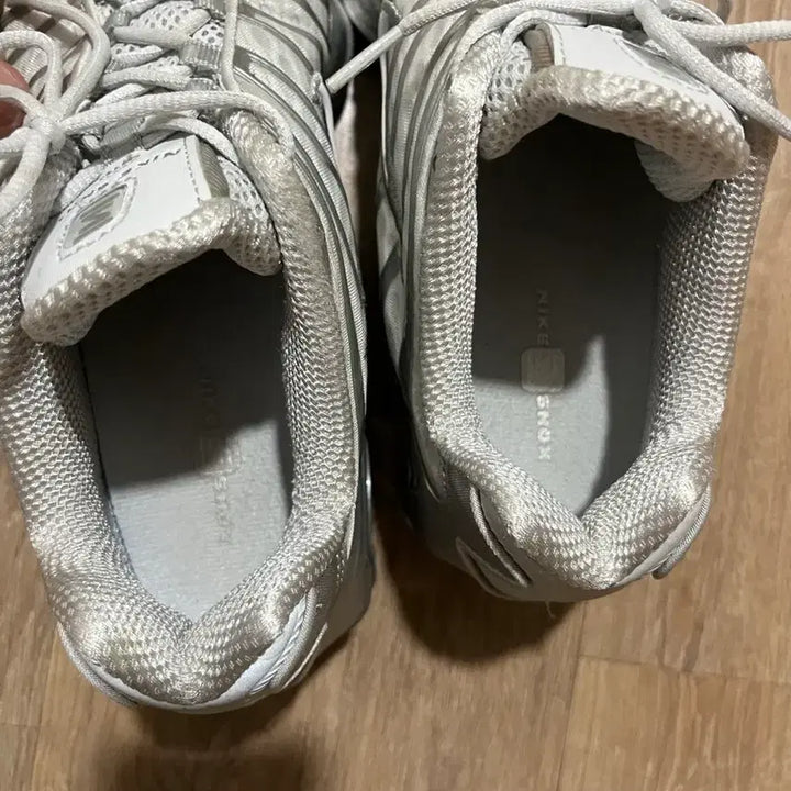 [BUNJANG] Nike Shox TL Pure Platinum &amp; Metallic Silver Sneakers / 나이키 샥스tl 퓨어 플래티넘 앤 메탈릭 실버 265
