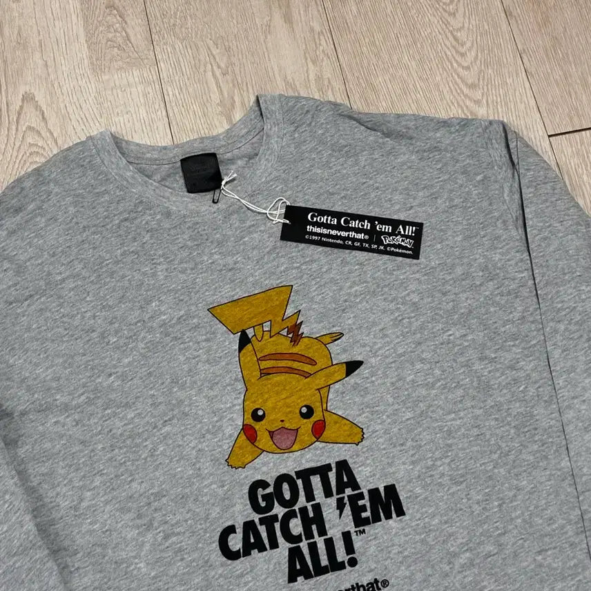 [SOLD OUT] [L] 디스이즈네버댓 디네댓  포켓몬 피카츄 콜라보 긴팔 티셔츠 롱슬리브