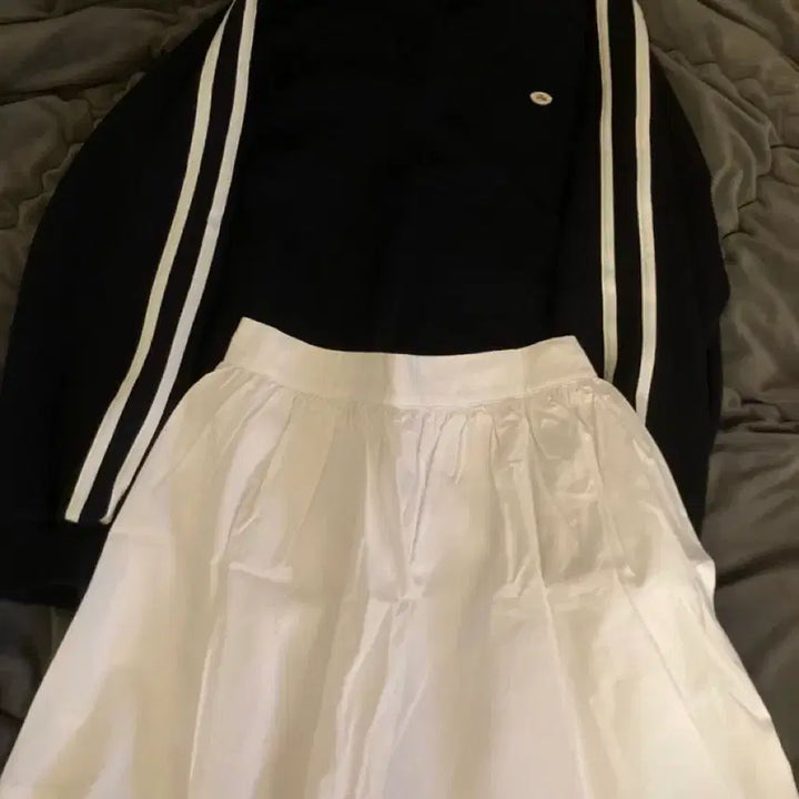 [BUNJANG] Cream Cheese Market Sweatshirt + Skirt Set / 크림치즈마켓) 맨투맨+스커트 새상품 set