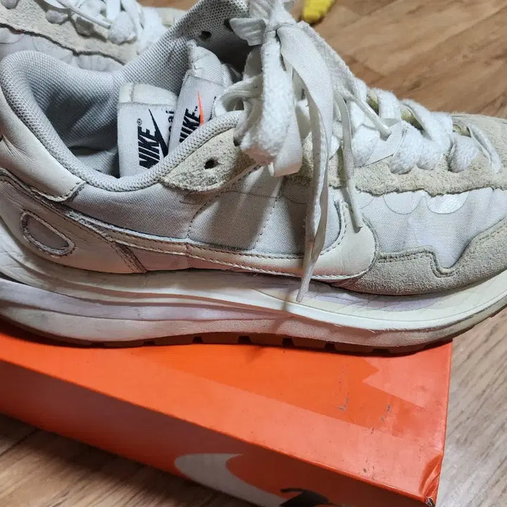 [BUNJANG] Nike x Sacai Vaporwaffle White Sneakers / 나이키 x 사카이 베이퍼와플 화이트 265mm