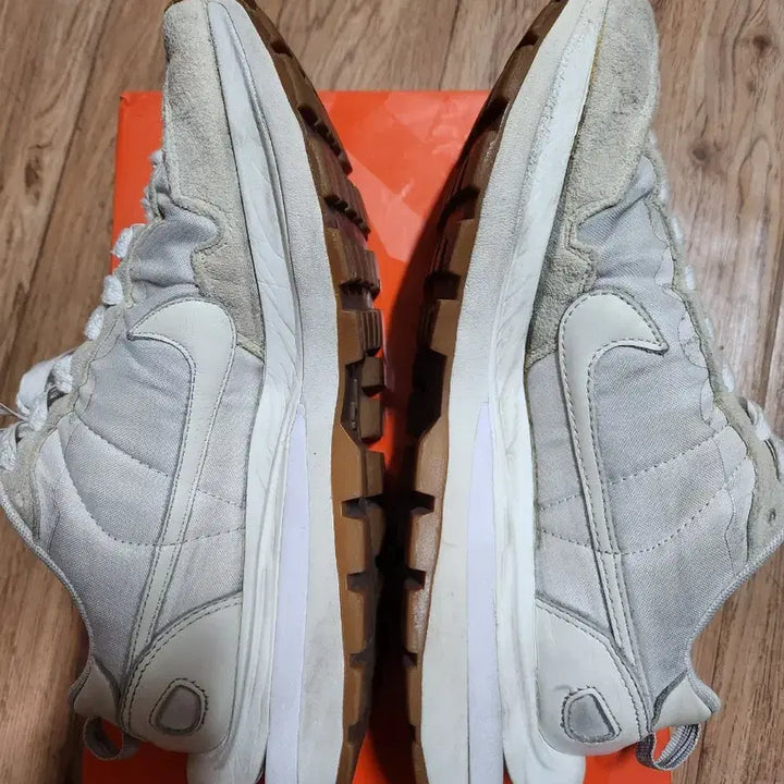 [BUNJANG] Nike x Sacai Vaporwaffle White Sneakers / 나이키 x 사카이 베이퍼와플 화이트 265mm