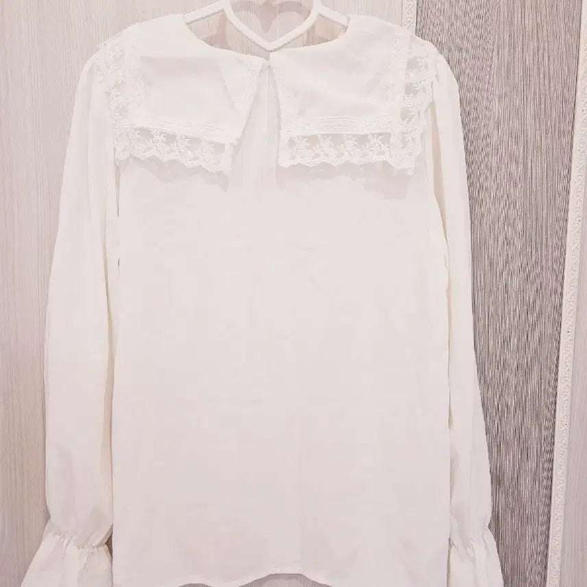 [BUNJANG] Lace Collar Blouse Ivory / 레이스 칼라 블라우스 아이보리